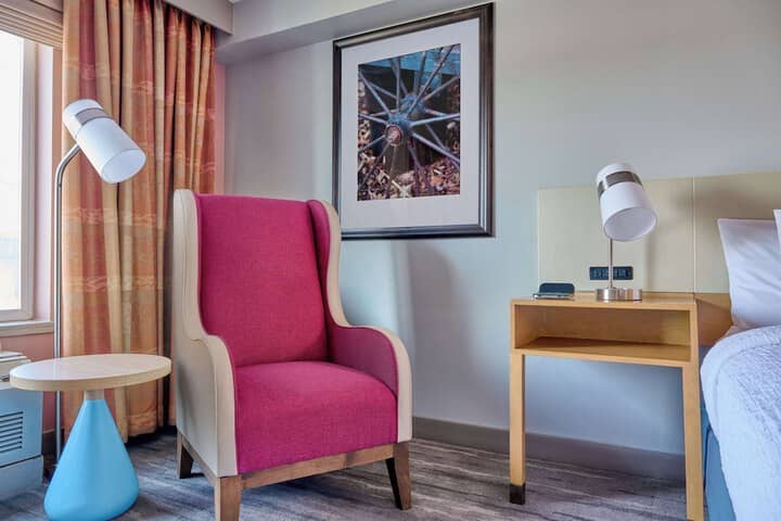 Room 10 of 28