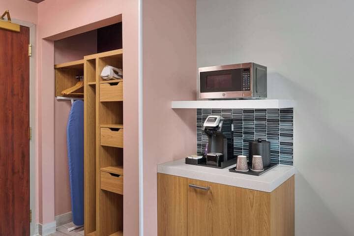 Room 7 of 28