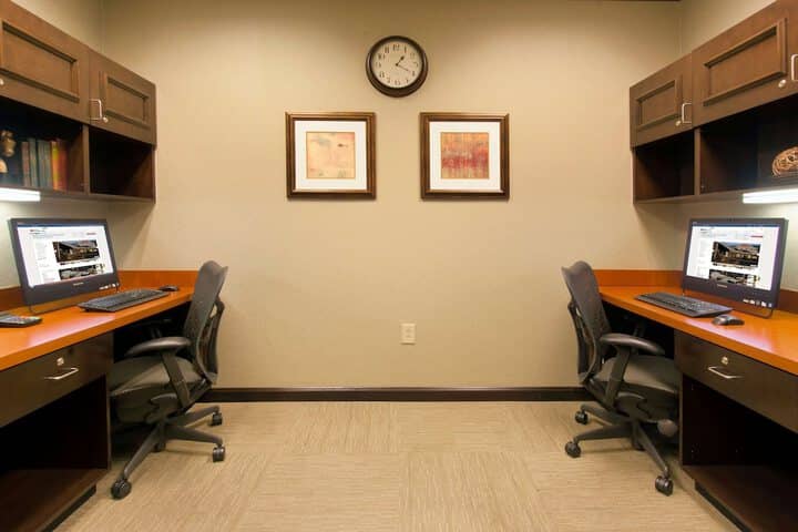 Business Center 44 of 46