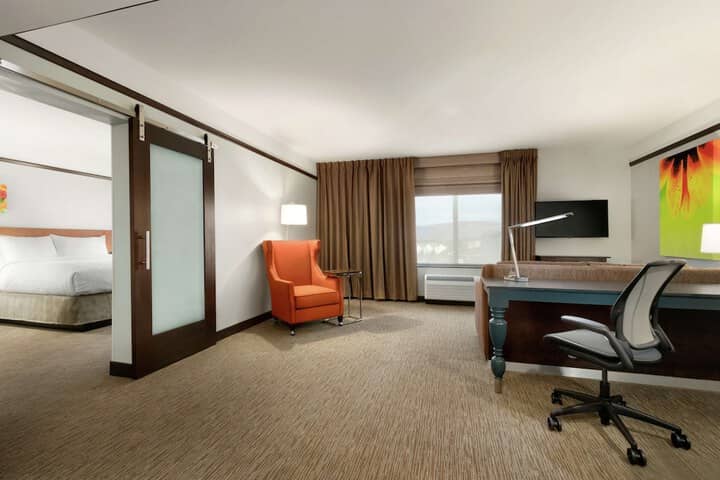 Room 9 of 39