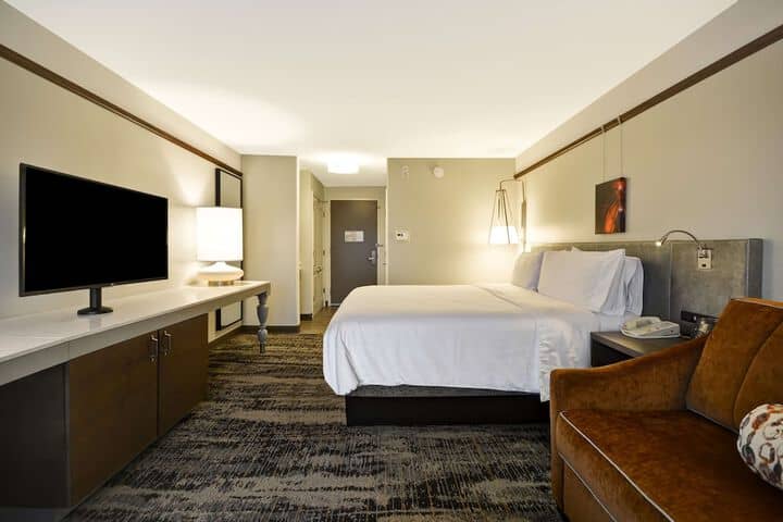Room 21 of 48