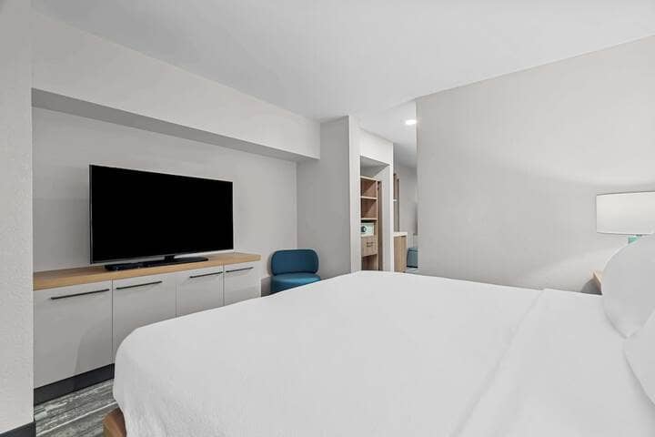 Room 9 of 46