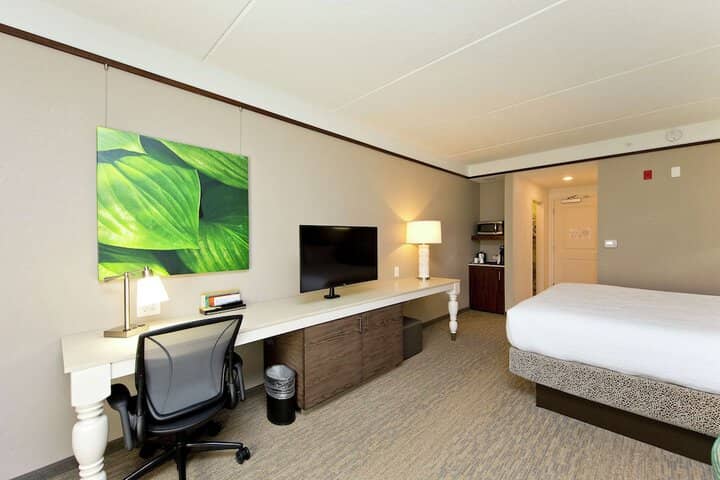 Room 30 of 68