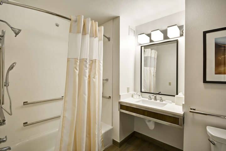 Room 25 of 48