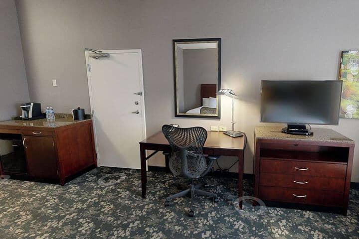 Room 16 of 34