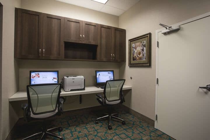 Business Center 47 of 51