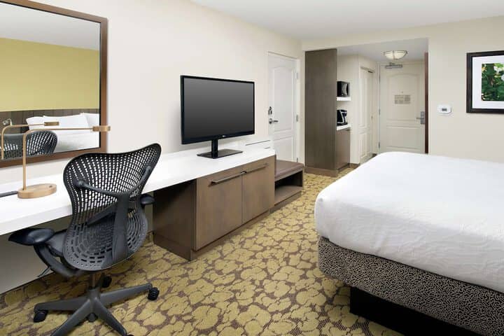 Room 9 of 33