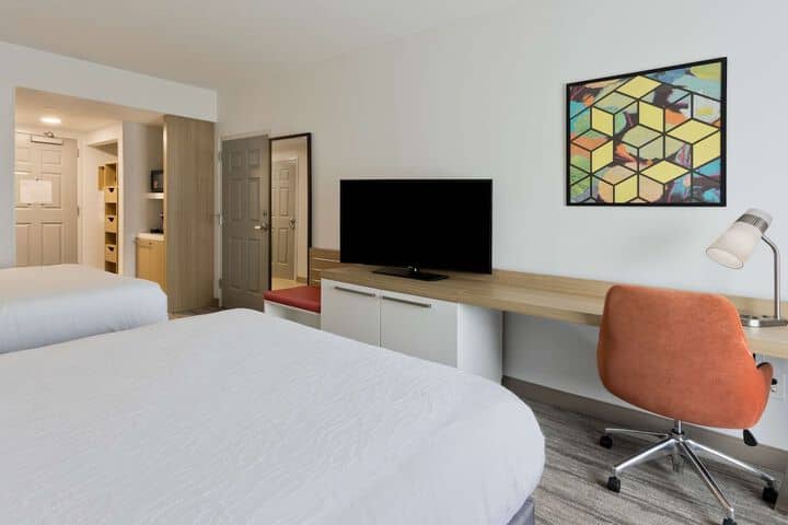 Room 13 of 33