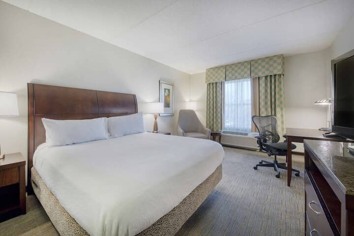 Room 27 of 82