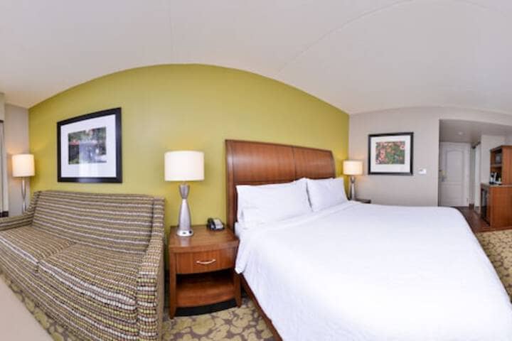 Room 3 of 62