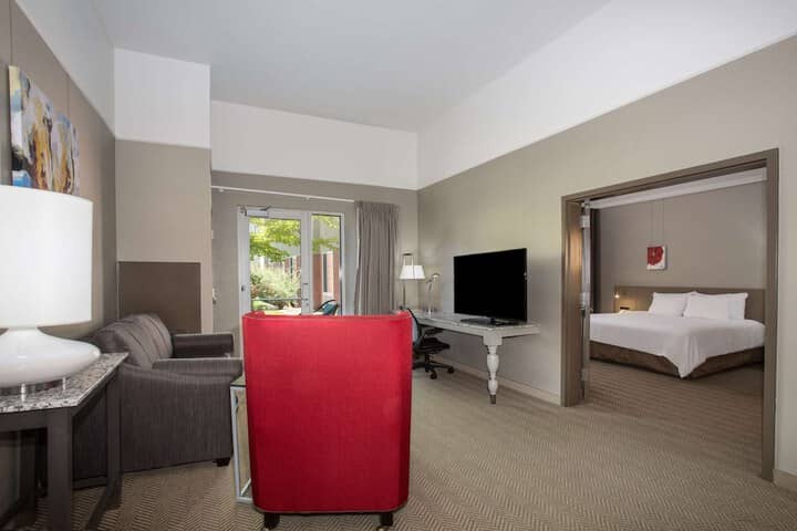 Room 17 of 40