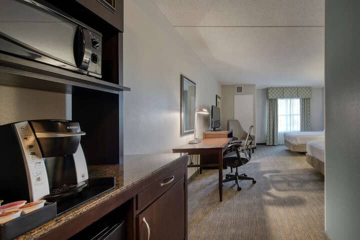 Room 10 of 82