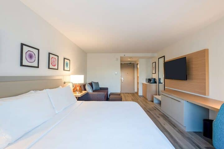 Room 30 of 61