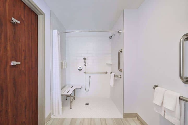Room 15 of 28