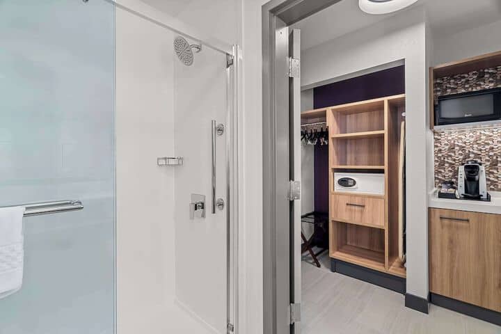 Room 18 of 46