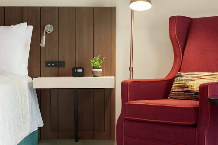 Room 16 of 32