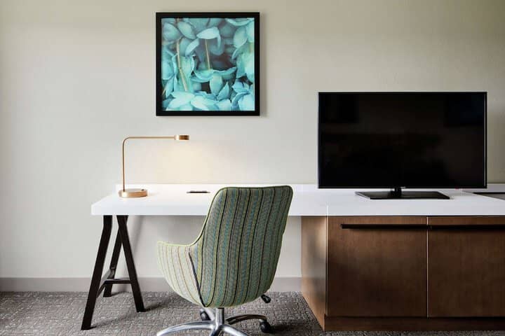 Room 8 of 28
