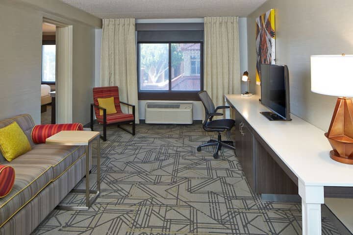 Room 10 of 77