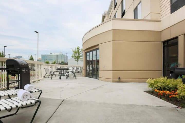 Hotel Exterior 27 of 28