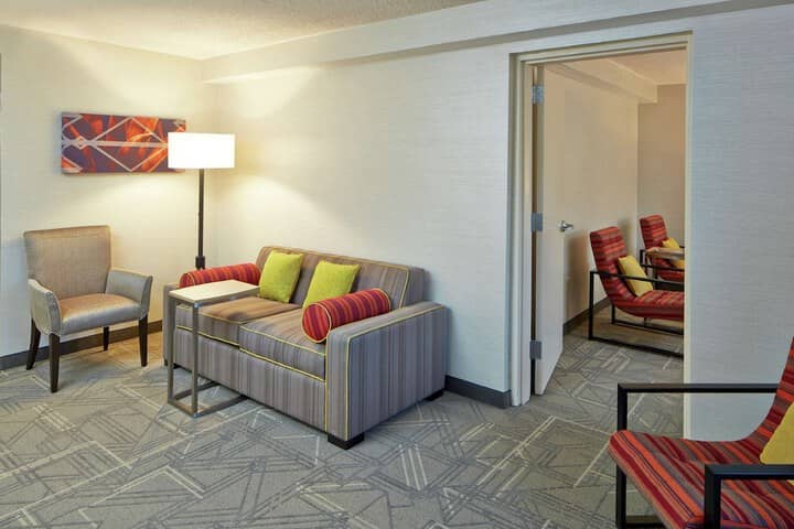 Room 27 of 77