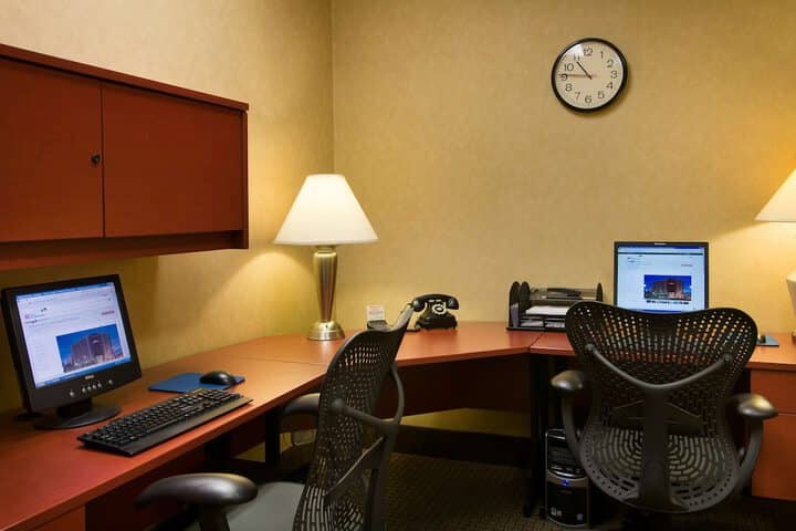 Business Center 31 of 31