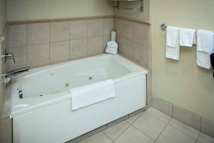 Hot Tub 31 of 49