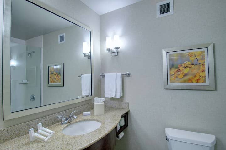 Room 33 of 65