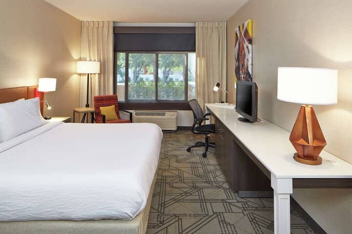 Room 14 of 77