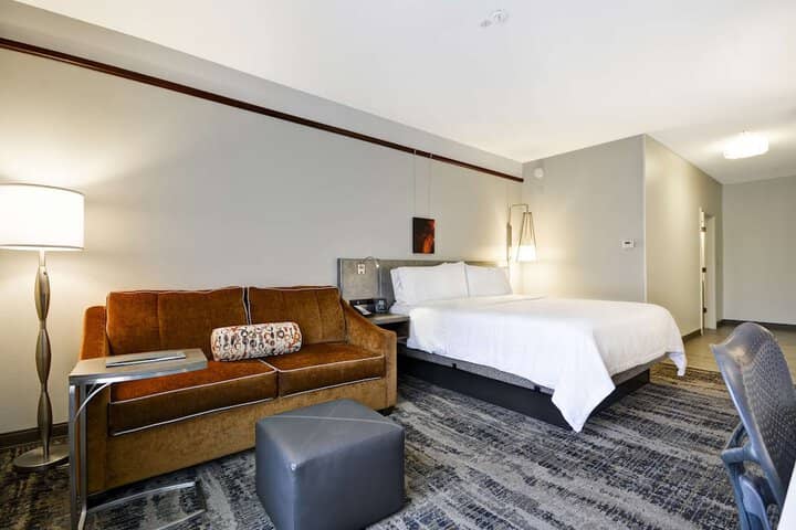 Room 17 of 48