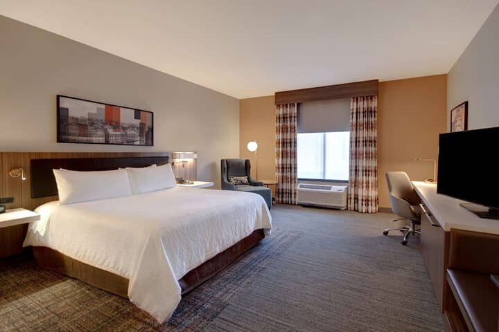 Room 18 of 104