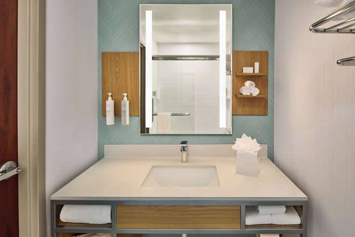 Room 12 of 28