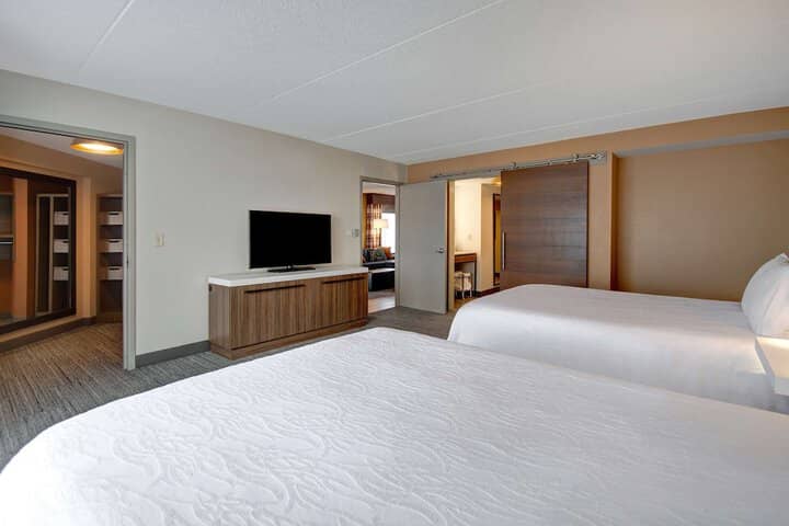 Room 21 of 104