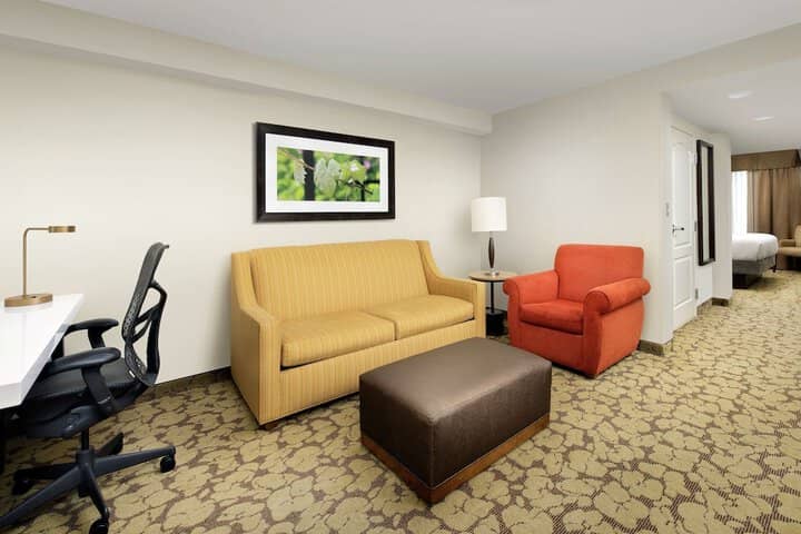 Room 7 of 33