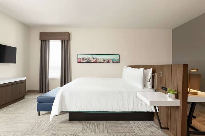 Room 10 of 32