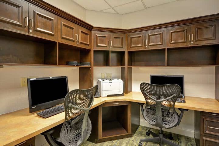 Business Center 24 of 26