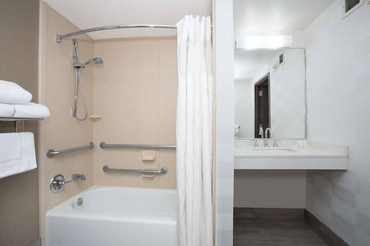 Room 21 of 40