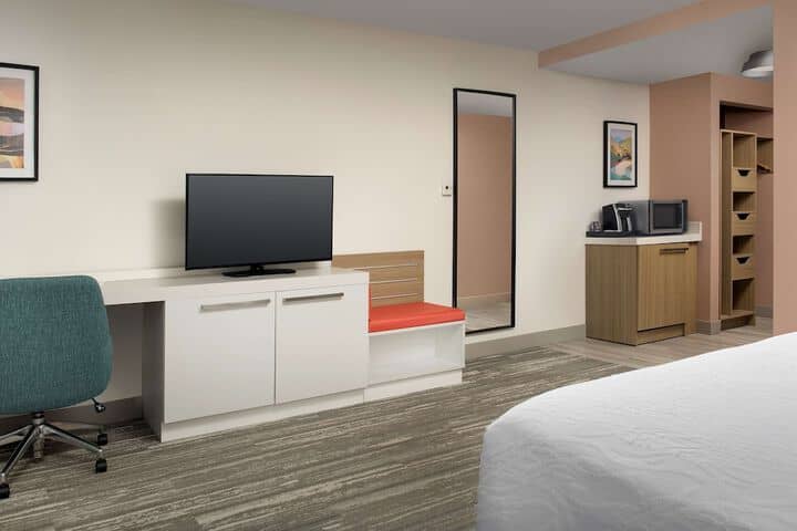 Room 11 of 39
