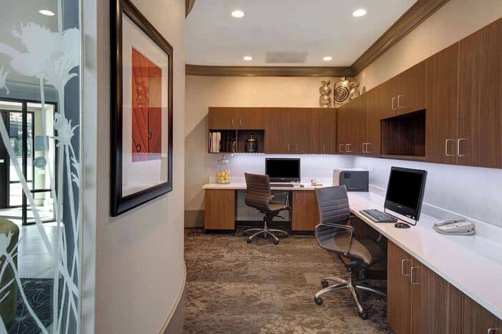 Business Center 97 of 104