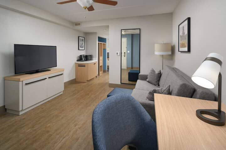 Room 13 of 37