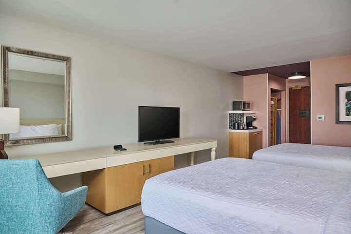 Room 9 of 28