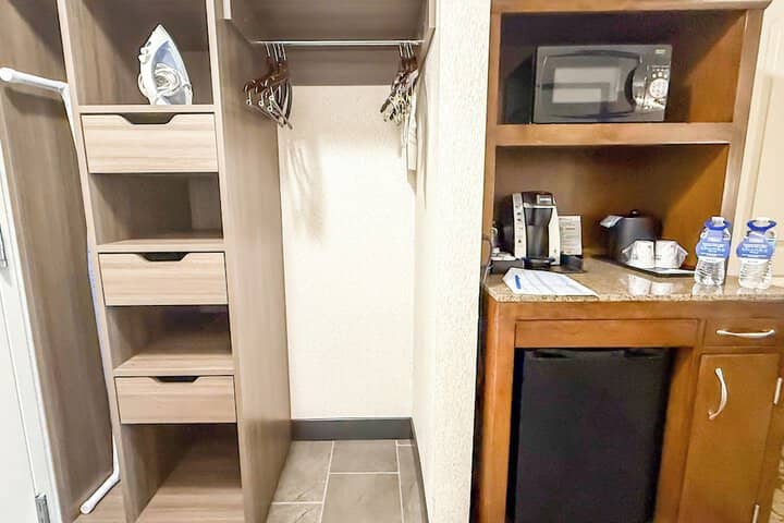 Room 17 of 35