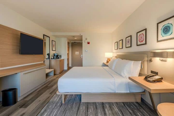 Room 15 of 61