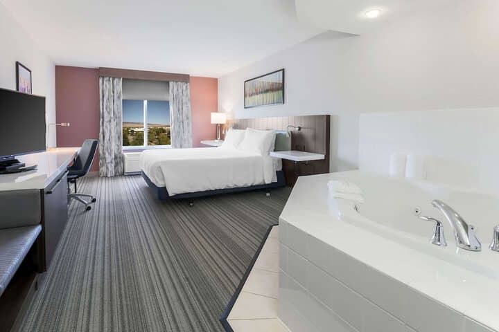 Room 32 of 53