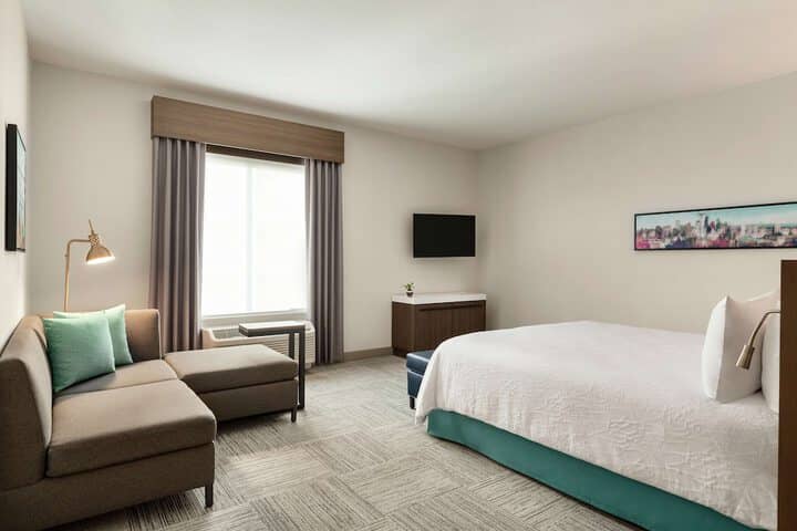 Room 9 of 32