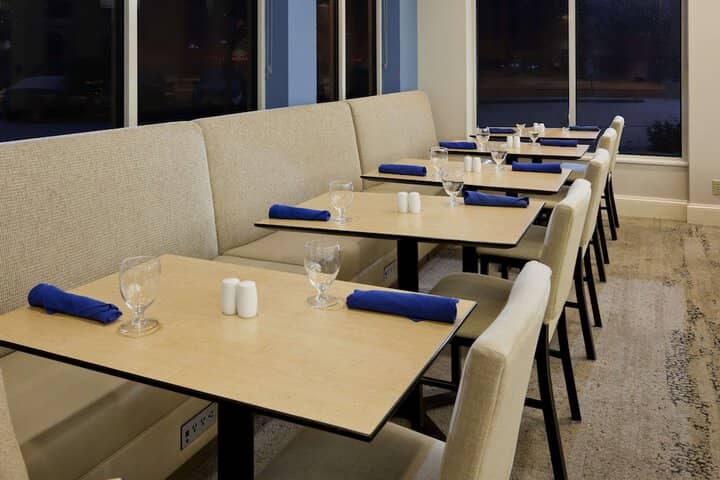 Dining 21 of 30
