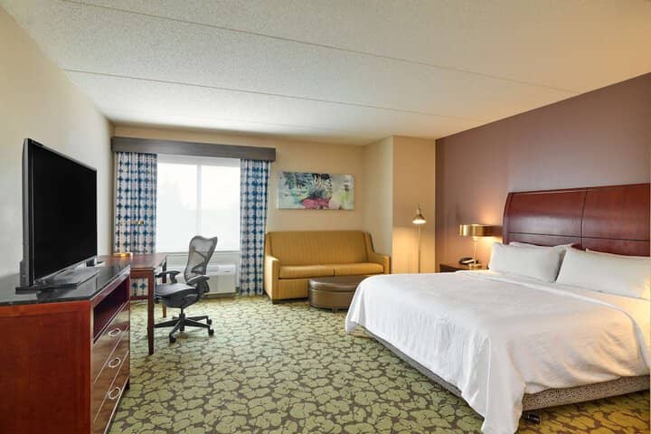 Room 27 of 51