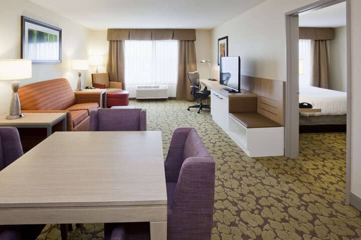 Room 6 of 30