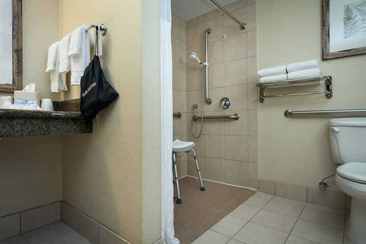 Room 32 of 49