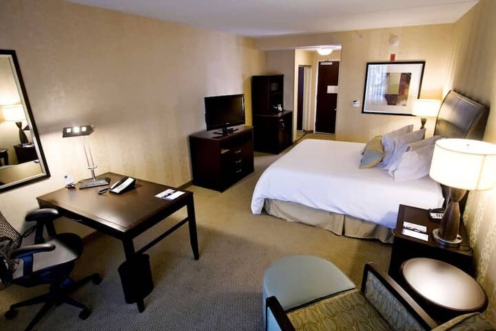 Room 9 of 32
