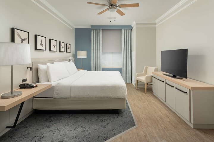 Room 9 of 37